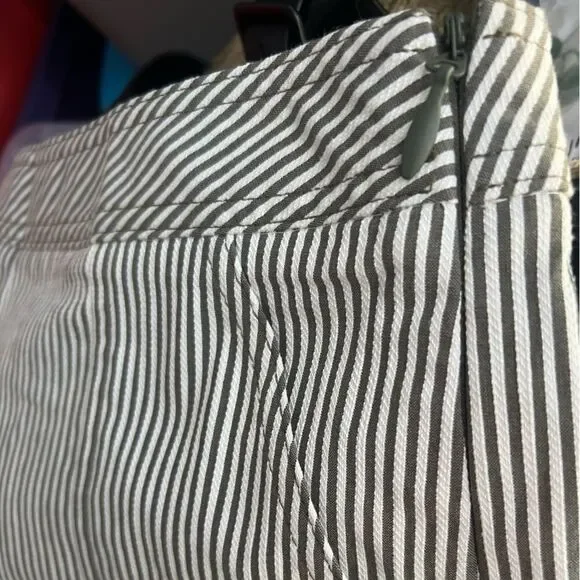 New Trina Turk Dearest Olive Striped Linen Blend Shorts - Sz 4 - Picture 8 of 14